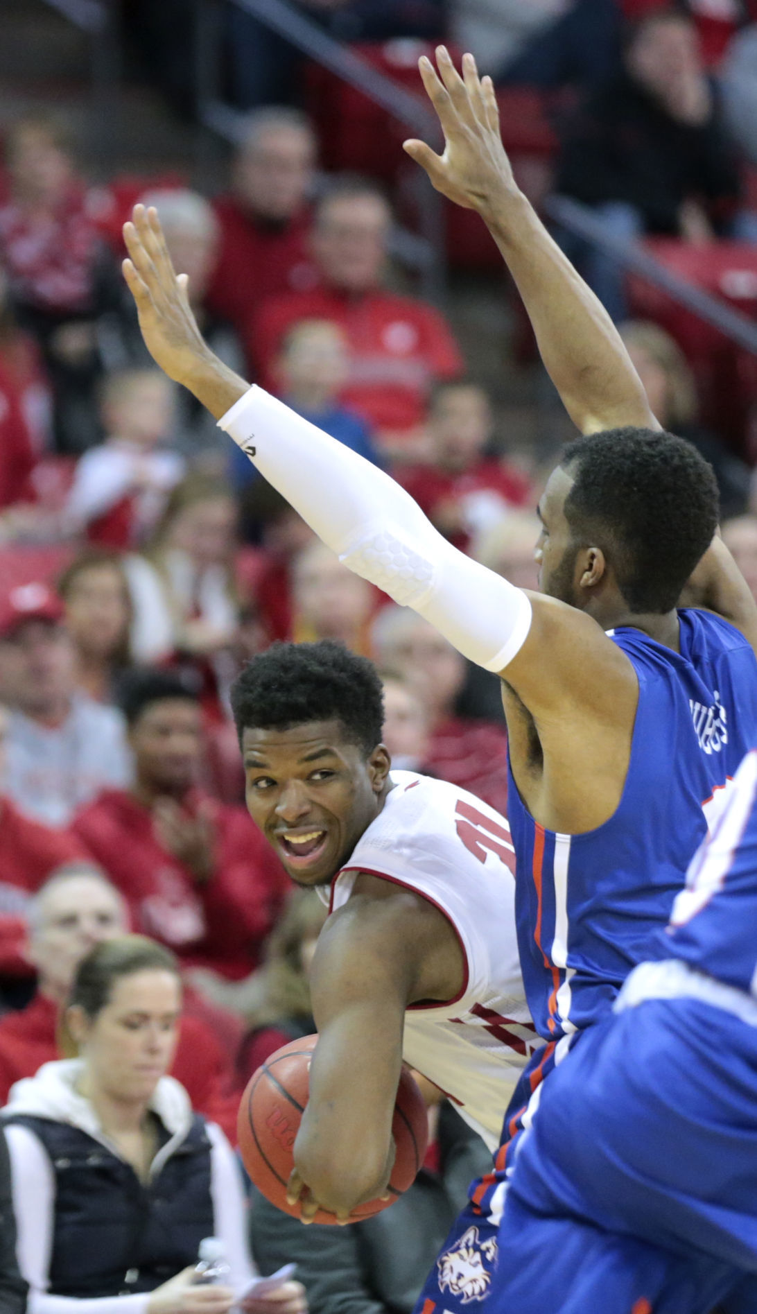 Badgers 96, Huskies 59